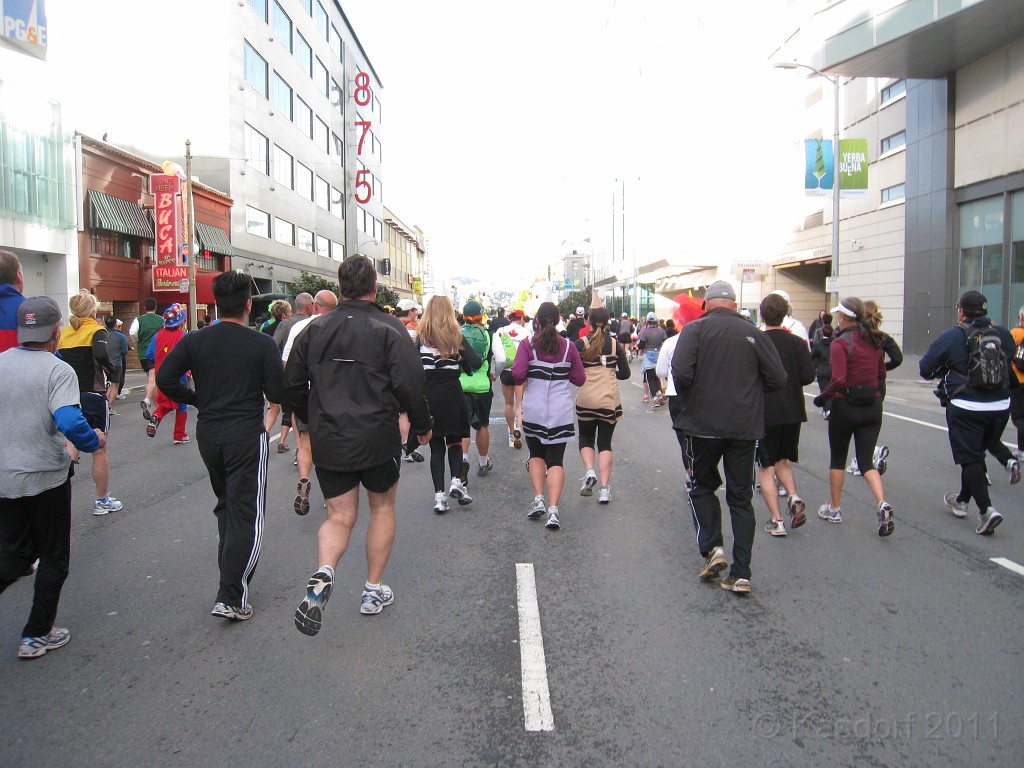 2011 Bay to Breakers Sunday 0260.JPG - I was able to participate in the 2011, 100th anniversary of the San Francisco Bay to Breakers 12K race. A great weekend for sight seeing and racing.